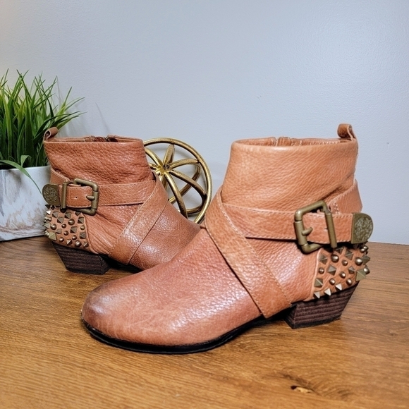 Vince Camuto Marcin Leather Studded Ankle Boots Booties Size 6.5 - Picture 5 of 16